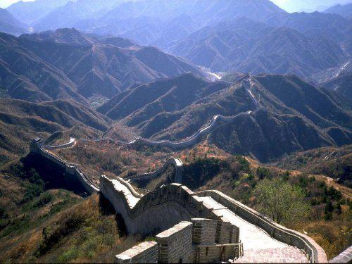 Китайская стена – великое заграждение от китайцев